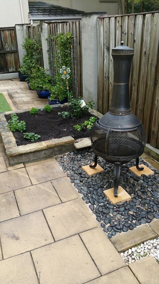 Courtyard corner finished with pebbles and a raised bed